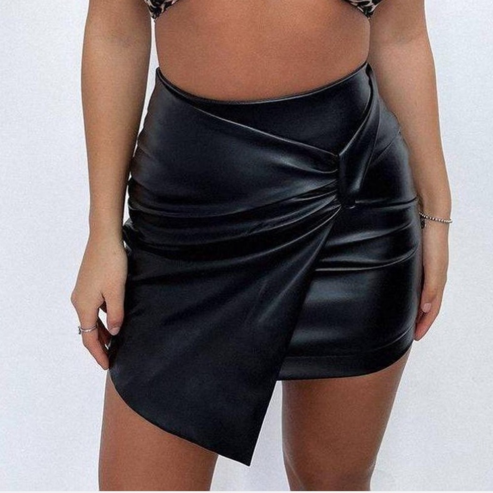 NWT Thatssofetch Murk leather mini skirt with asymmetrical hem Sz 8 - Picture 1 of 3